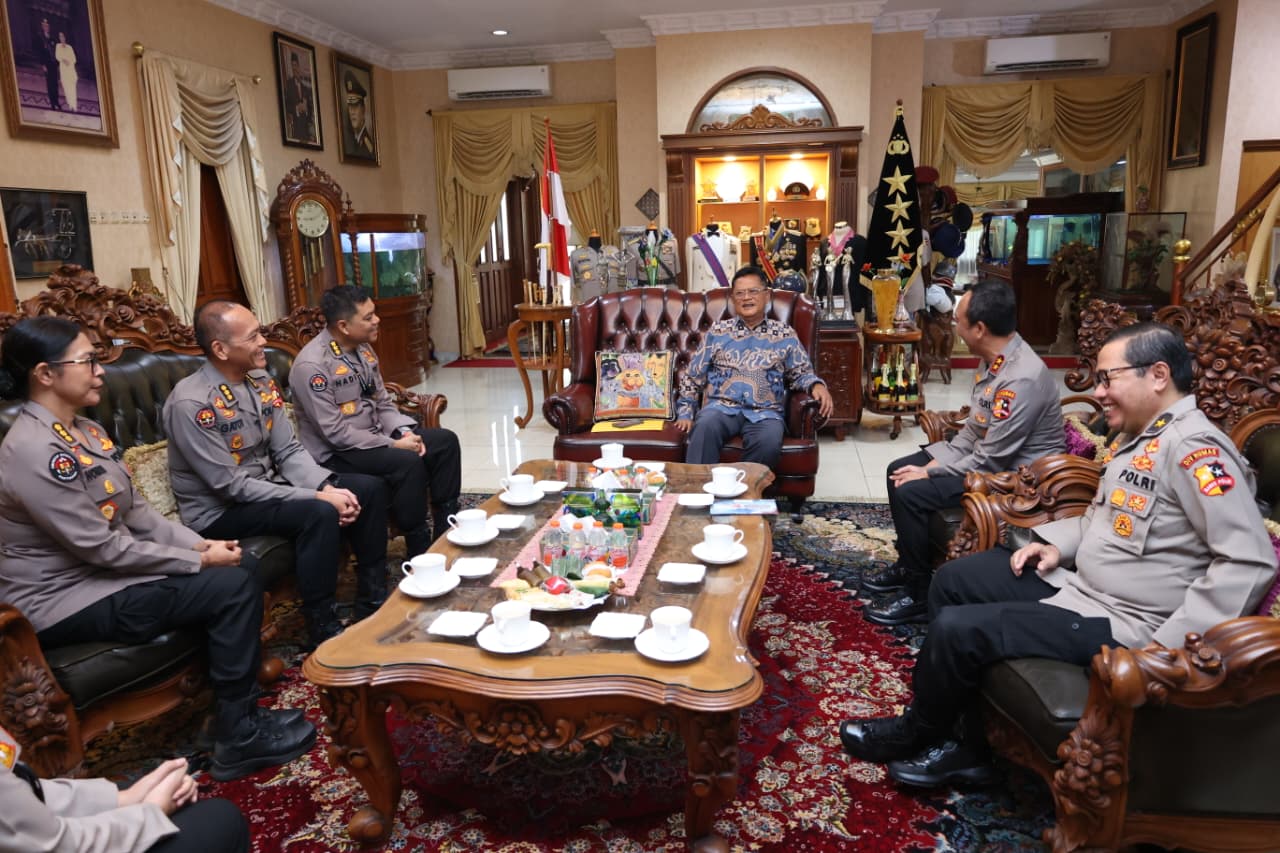 Jajaran Divhumas Polri Laksanakan Anjangsana ke Jend. Pol (Purn) Da’i Bachtiar