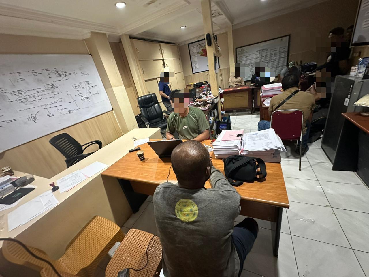 SATGAS DAMAI CARTENZ UNGKAP JARINGAN AMUNISI ILEGAL DI JAYAPURA, SEJUMLAH TERSANGKA DIAMANKAN