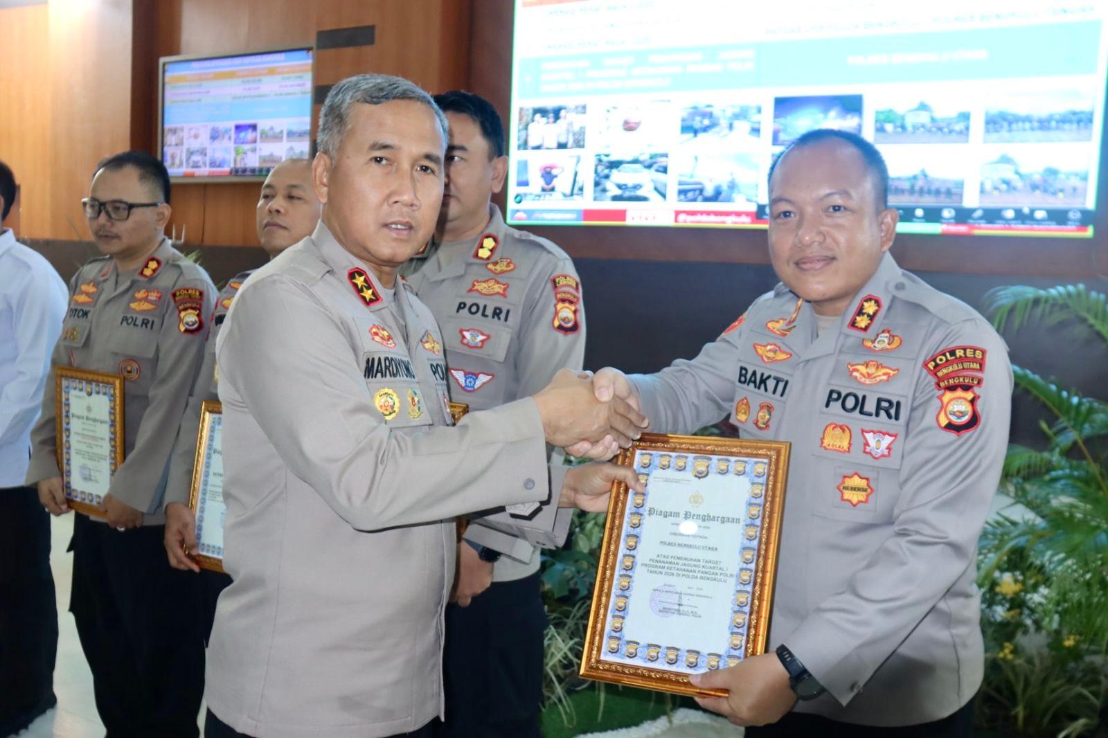 Kapolres Bengkulu Utara Terima Penghargaan Dari Kapolda Bengkulu, Berprestasi di Ketahanan Pangan