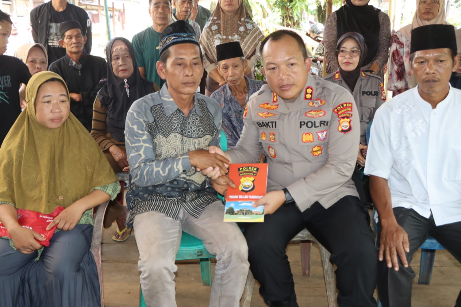 Tragedi Kebakaran Maut di Senali Bengkulu Utara: Kapolres Turun Langsung Berikan Belasungkawa