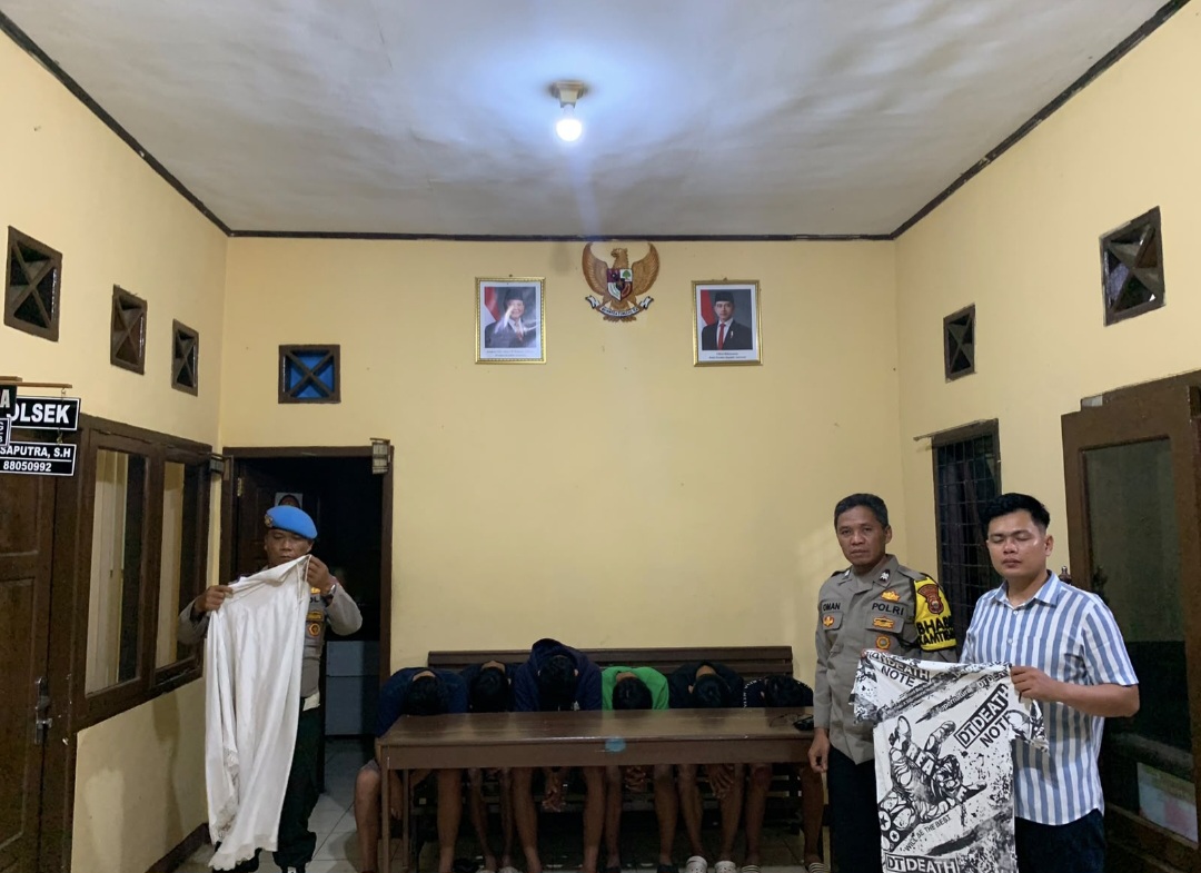 Meresahkan Masyarakat, Aksi Pemuda Berkedok Hantu Pocong Tak Berkutik Diciduk Kapolsek Air Besi