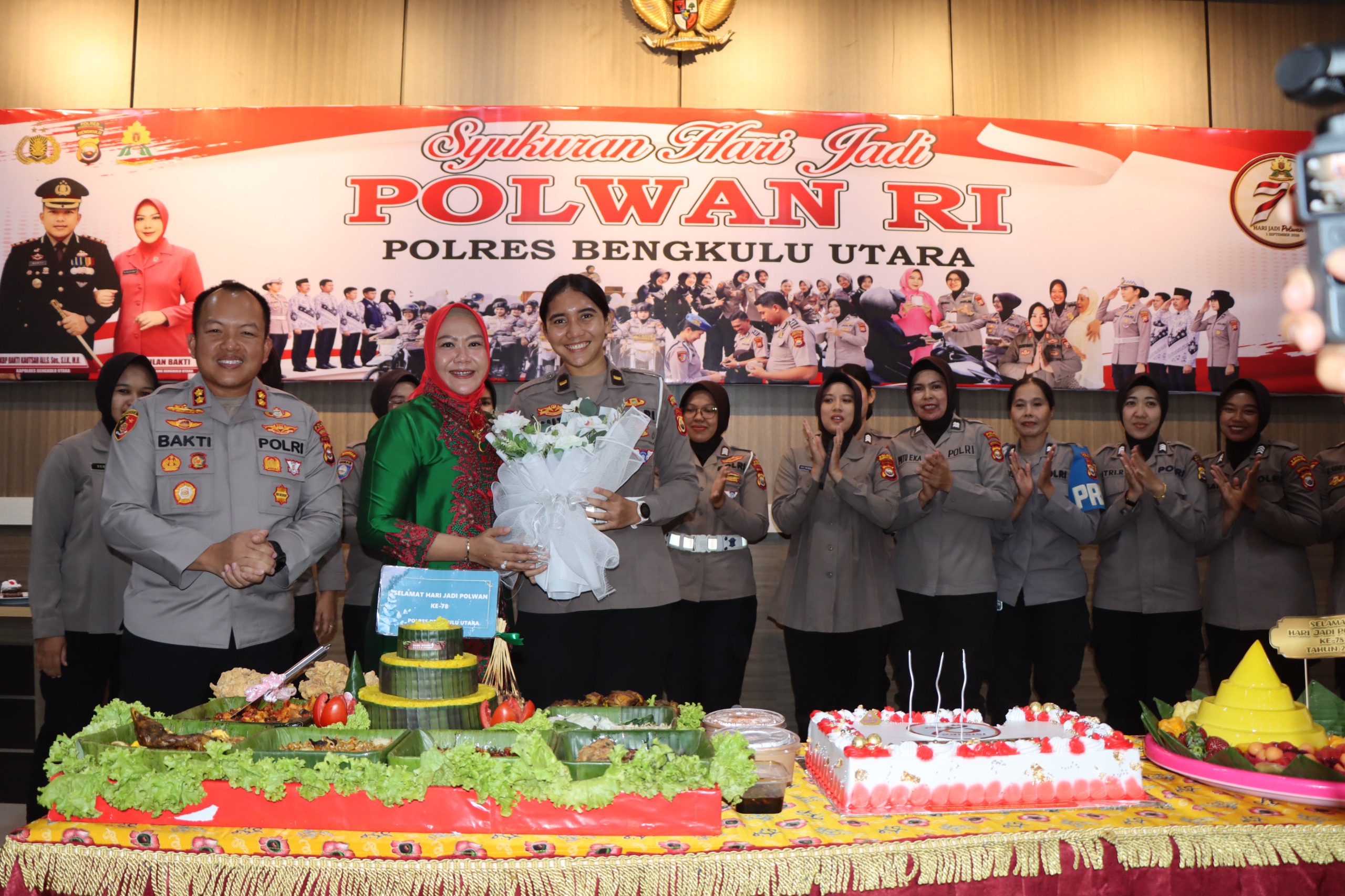 Usung Tema “One Police Woman, Extraordinary Impact”, Syukuran Hari Jadi Polwan Ke-78 di Polres Bengkulu Utara Diwarnai Pemberian Penghargaan