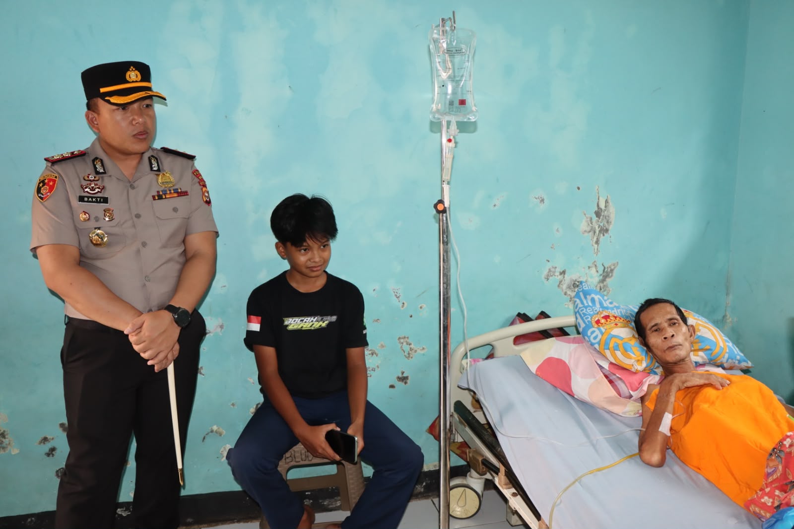 Wujud Kepedulian, Kapolres Bengkulu Utara Kunjungi Penderita Lambung Bocor di RSUD Arga Makmur